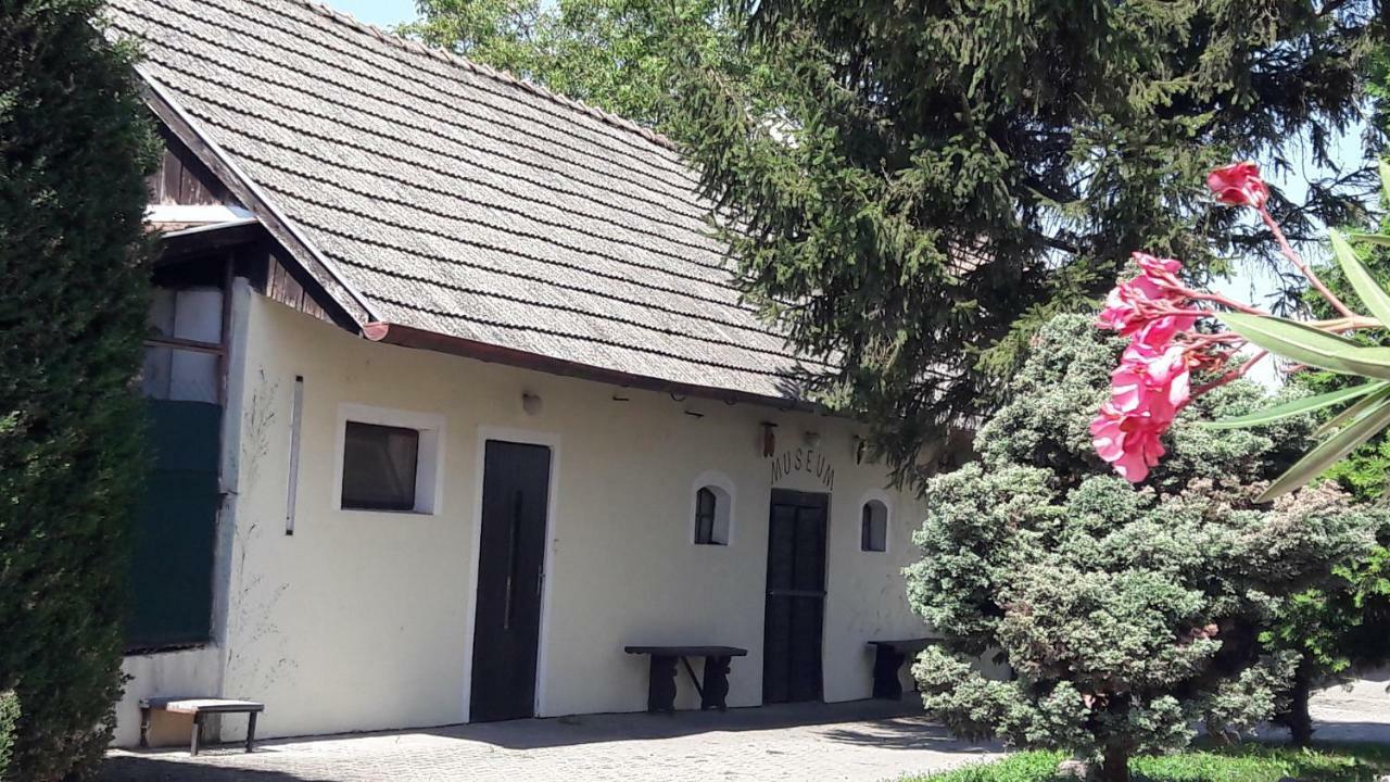 Penzion Europa Diakovce Exterior photo